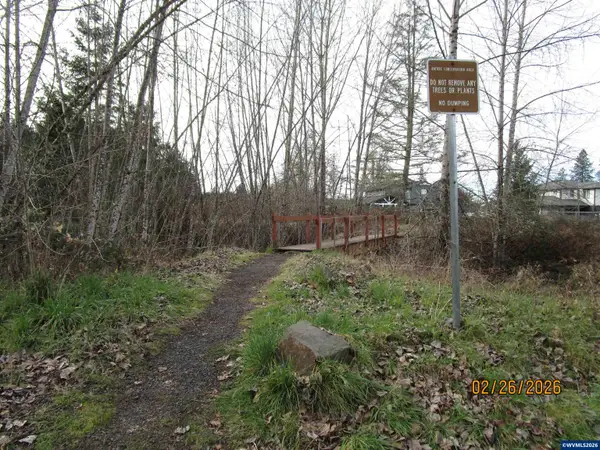 LT 13000  7th (off of) Av, Sweet Home, OR 97386