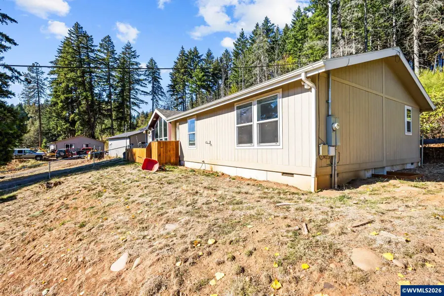 473 NE Cherry St, Mill City, OR 97360 - #2