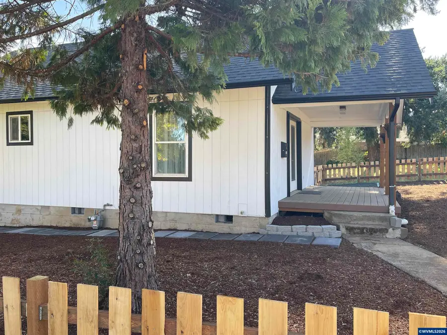 1512 SW Fairview Av, Dallas, OR 97338 - #2