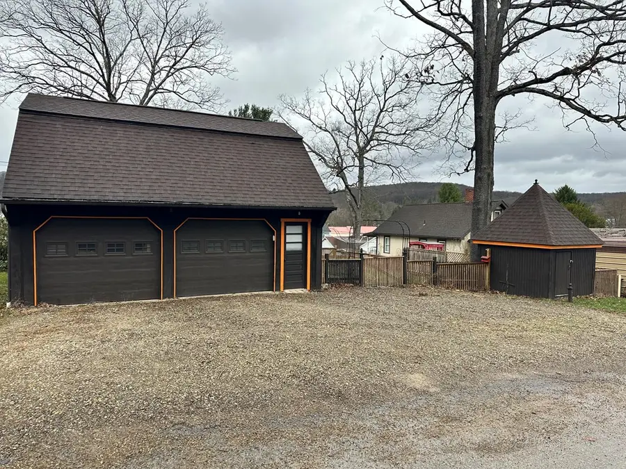 25 Park St, Franklin, PA 16323 - #2