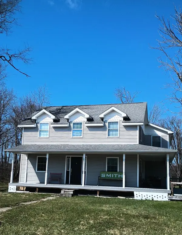 1097 Tarklin Rd, Cranberry, PA 16319