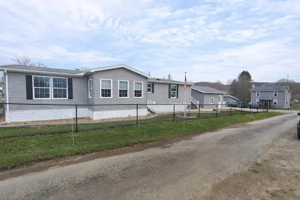 3959 Maple St, Hawthorn, PA 16230