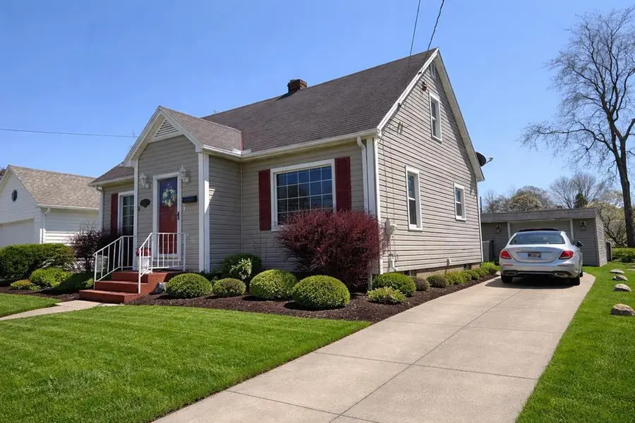 749 E 32nd St, Erie, PA 16504 - #2