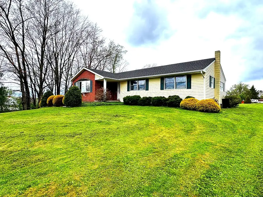 146 St Charles St, Seneca, PA 16346 - #2