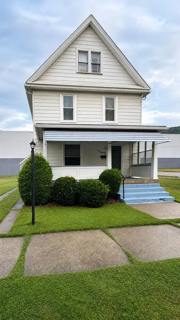 305 Liberty St., Franklin, PA 16323