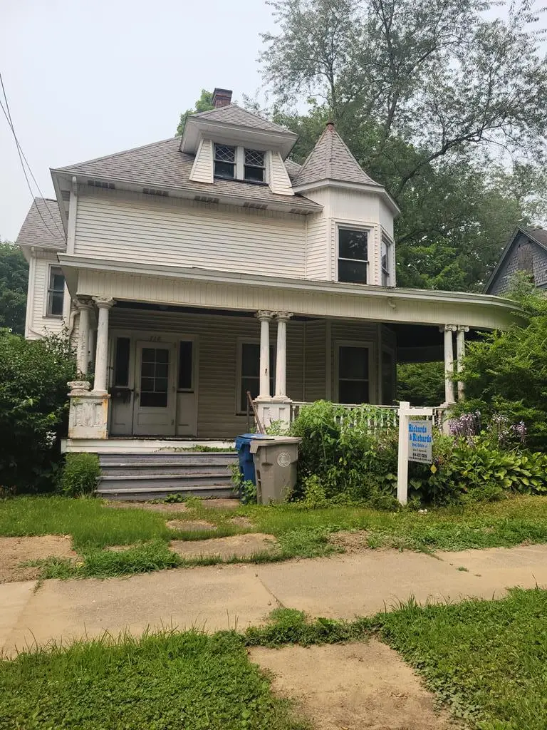 718 Park Ave, Meadville, PA 16335 - #1