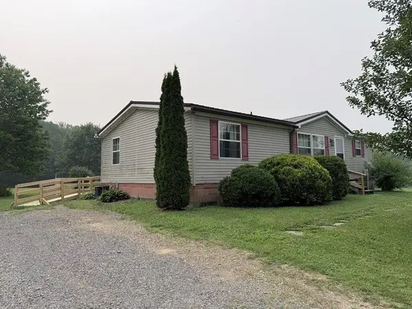 2148 Cranberry Rockland Rd, Kennerdell, PA 16374