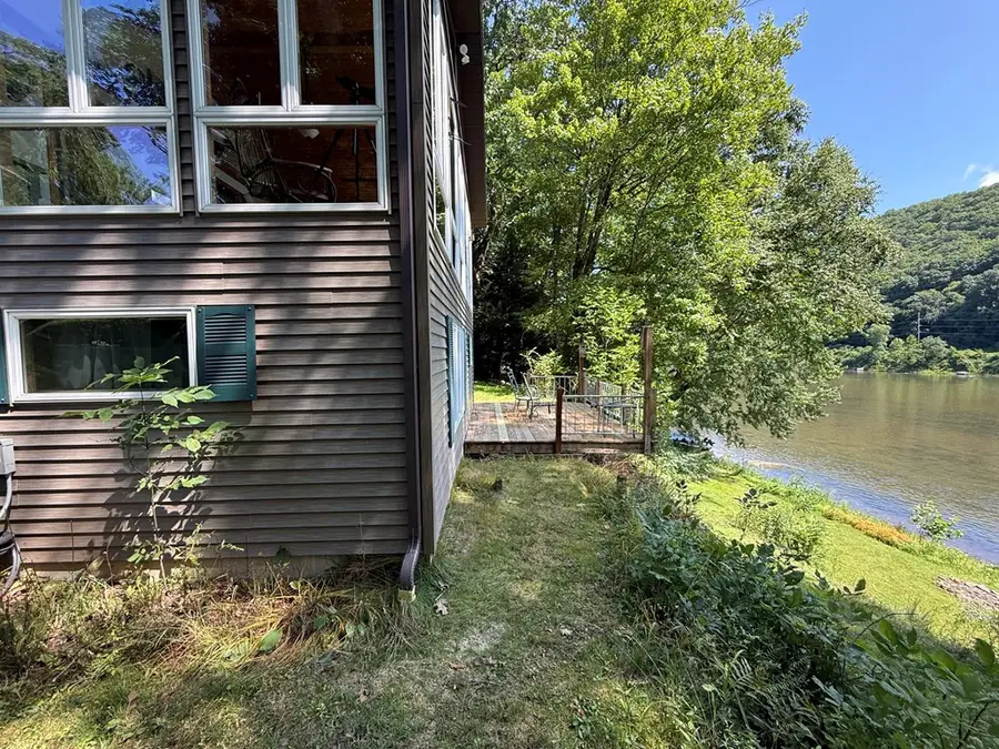 1094 River Dr, Franklin, PA 16323 - #3