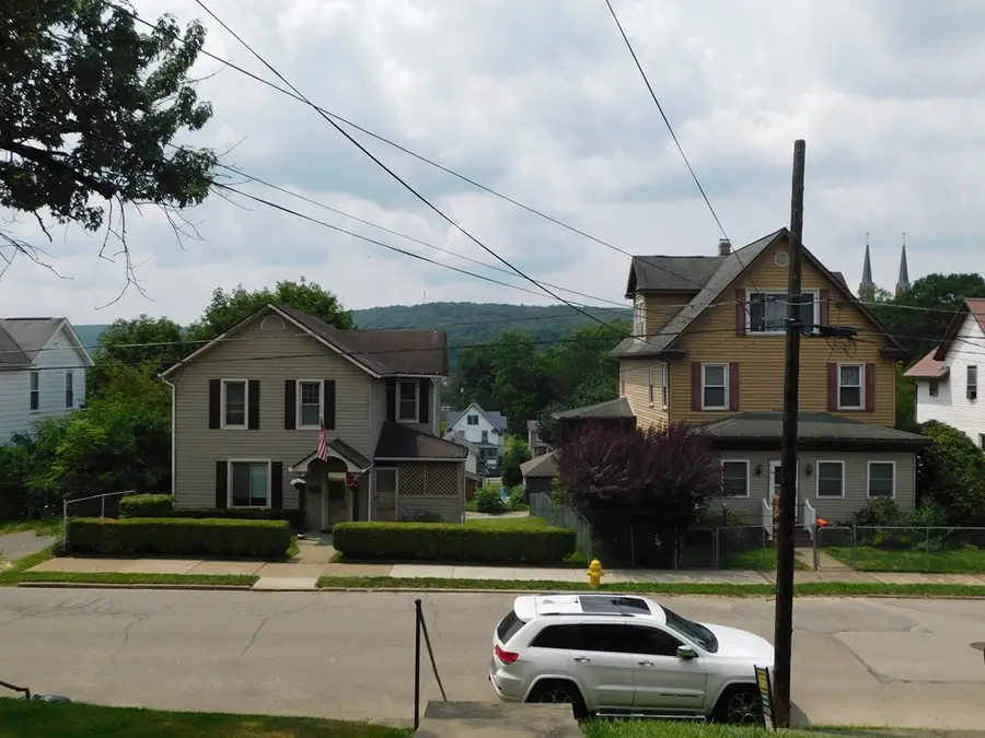 213 1/2 Hoffman Ave, Oil City, PA 16301 - #3