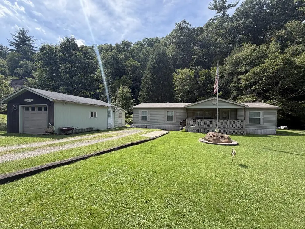 1447 Riverside Dr, Oil City, PA 16301 - #1