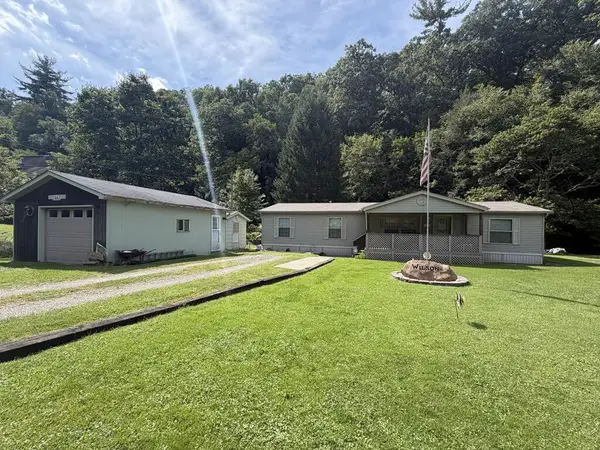 1447 Riverside Dr, Oil City, PA 16301