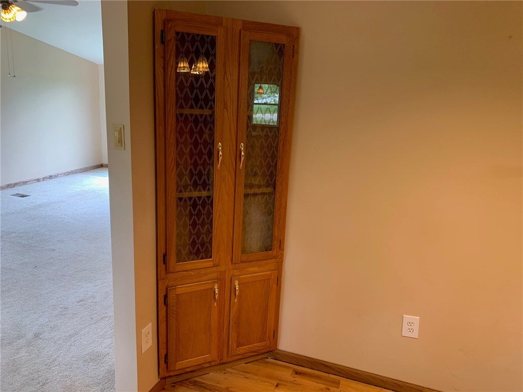 Corner Doorway Fan - BROWN