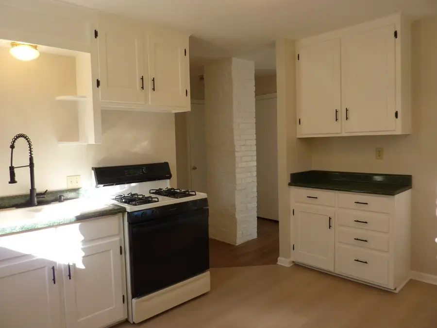 916 E 37th Street, Erie, PA 16504 - Image #2