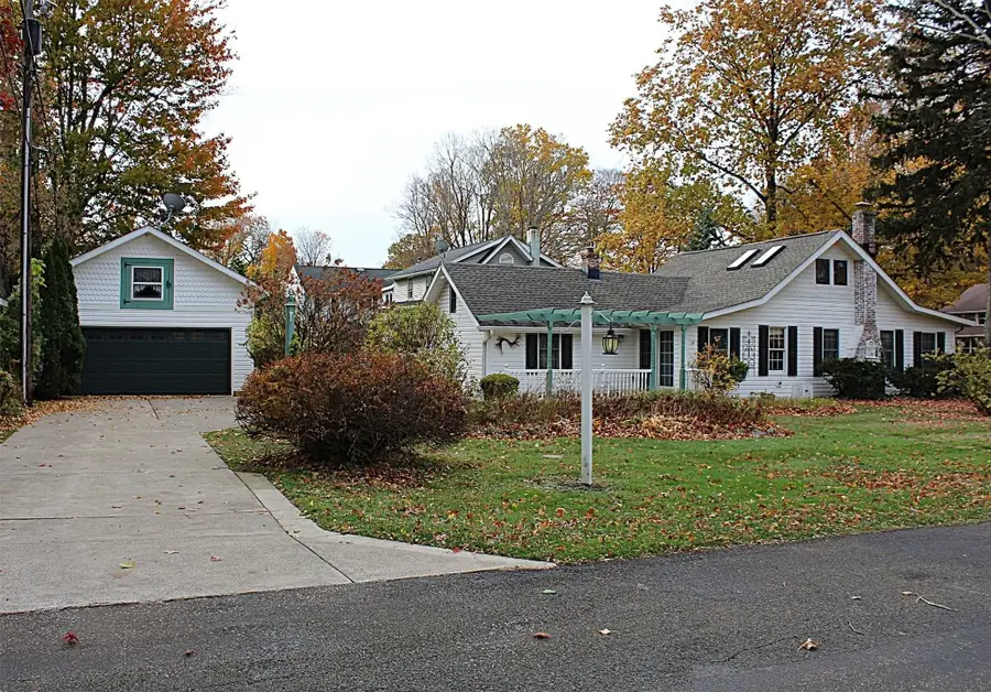 303 Roslyn Avenue, Erie, PA 16505 - Image #2