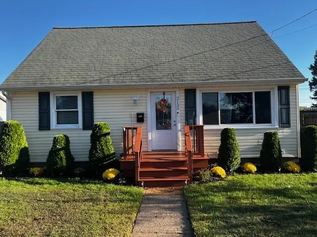 2135 S Manor Drive, Erie, PA 16505 - Image #2