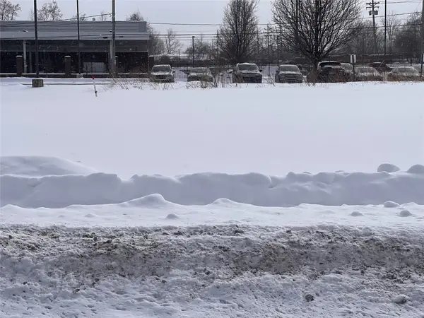 E 13th Street, Erie, PA 16503