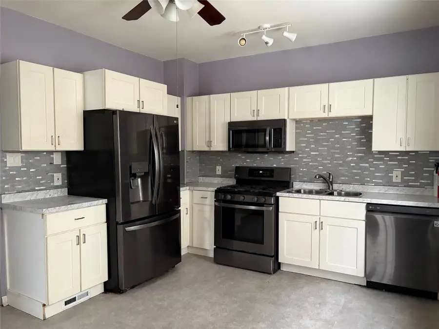 1424 E 9th Street, Erie, PA 16503 - #2