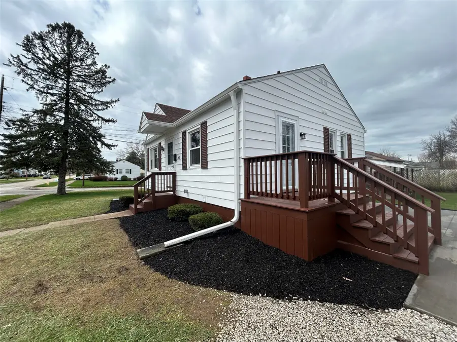 1060 W 40th Street, Erie, PA 16509 - #2