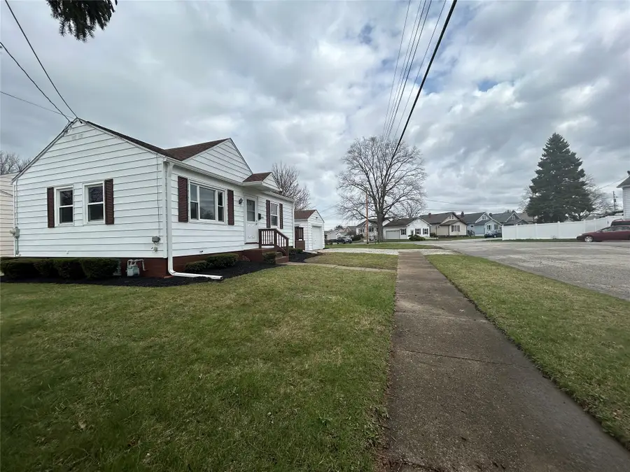 1060 W 40th Street, Erie, PA 16509 - #3