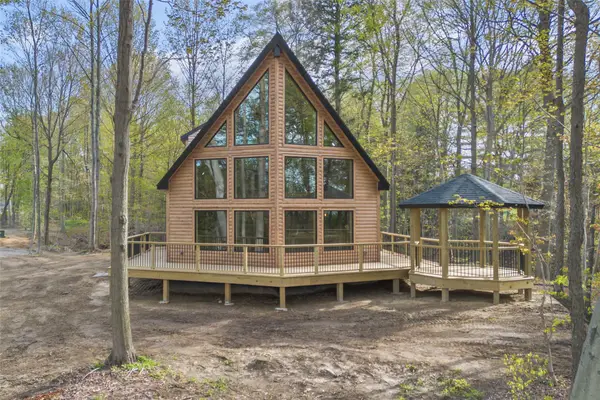 8498 E Lake Road, Erie, PA 16511