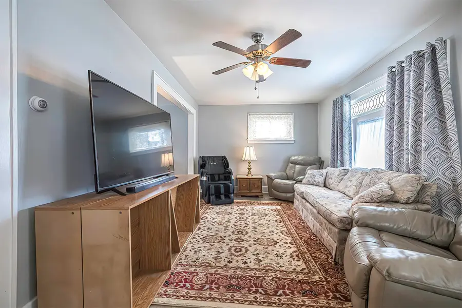 147 E 29th Street, Erie, PA 16504 - #3