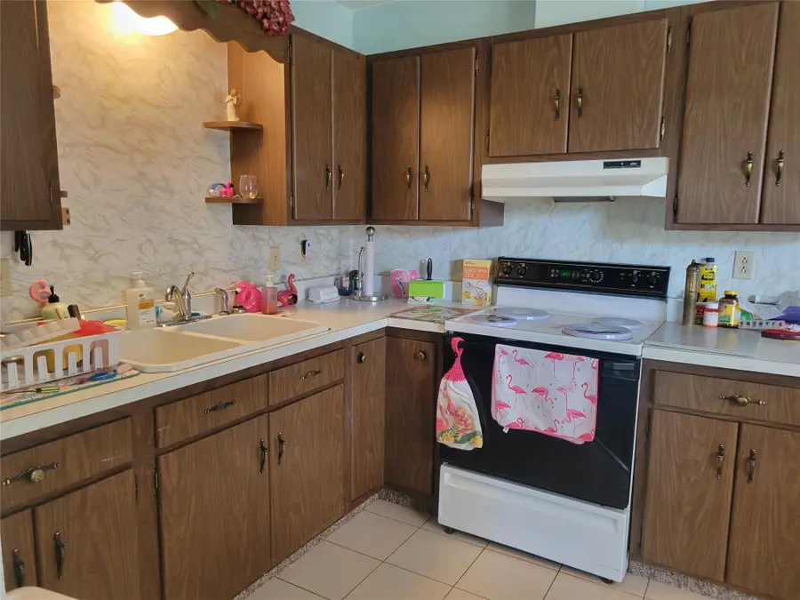 1049 W 39th. Street, Erie, PA 16509 - #3
