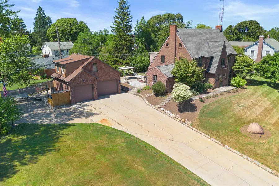 124 W 37th Street, Erie, PA 16508 - #2