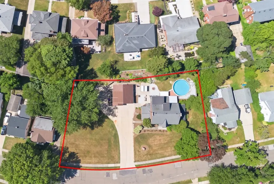124 W 37th Street, Erie, PA 16508 - #3