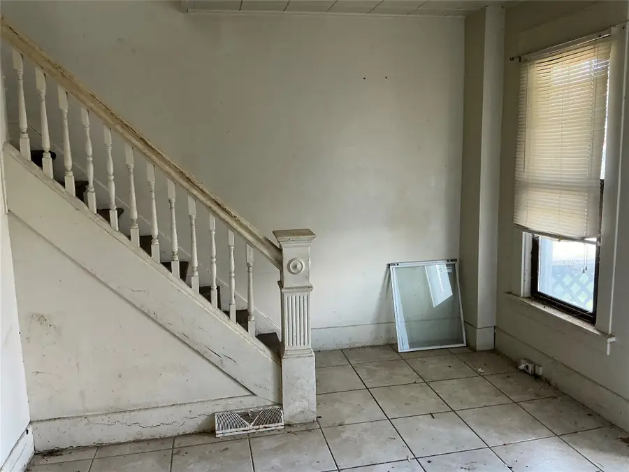 2004 Whitley Avenue, Erie, PA 16504 - #3