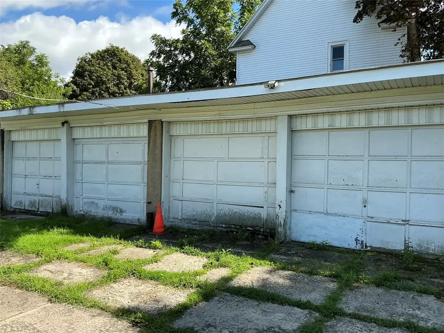 437 E 10th Street, Erie, PA 16503 - #2