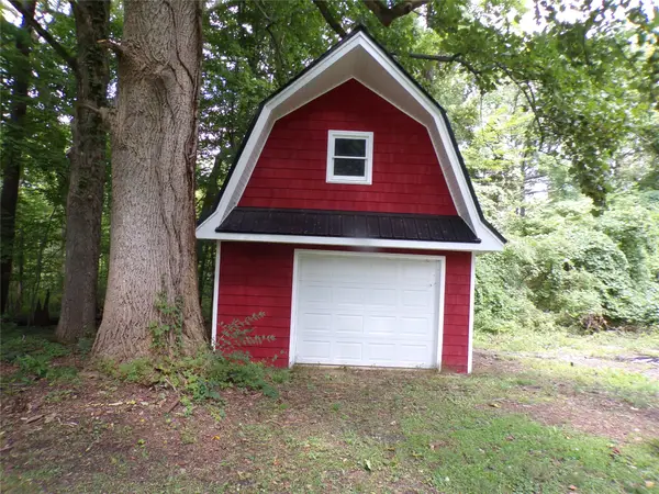 W Lake Road, East Springfield, PA 16411