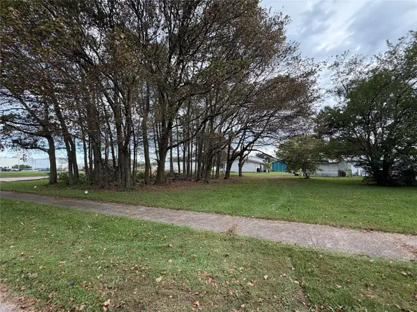 Crestwood Lane, North East, PA 16428