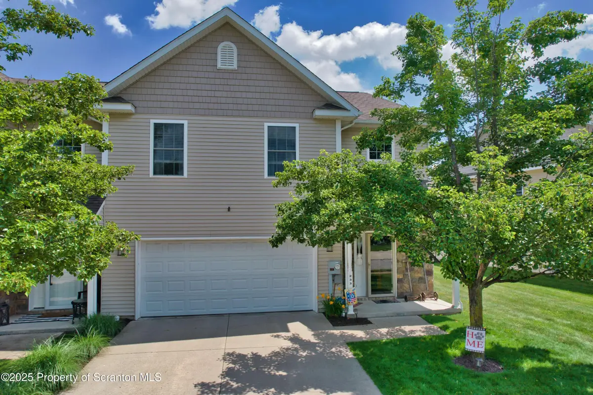 233 Shadow Wood Circle, Archbald, PA 18403 - Image #1