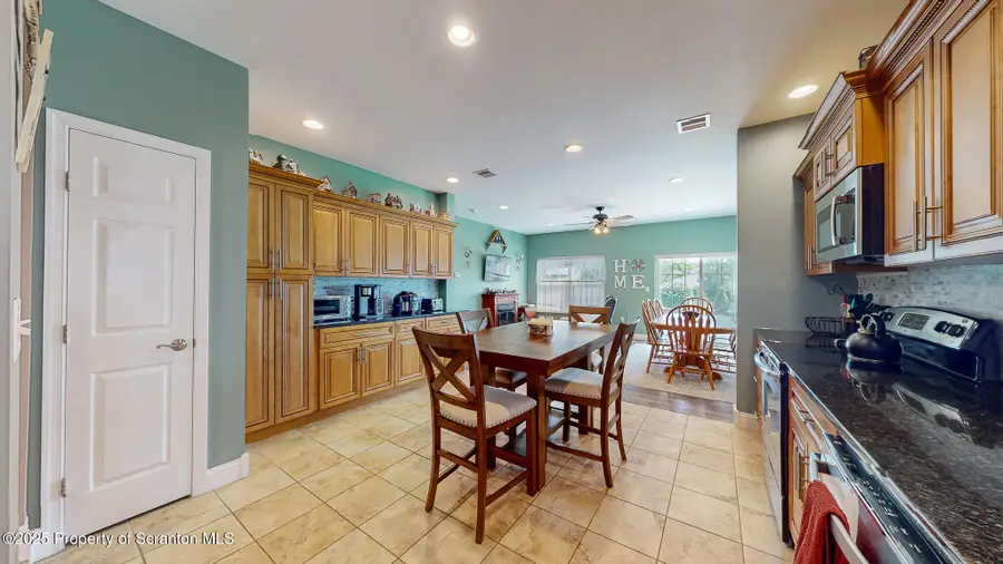 233 Shadow Wood Circle, Archbald, PA 18403 - Image #3