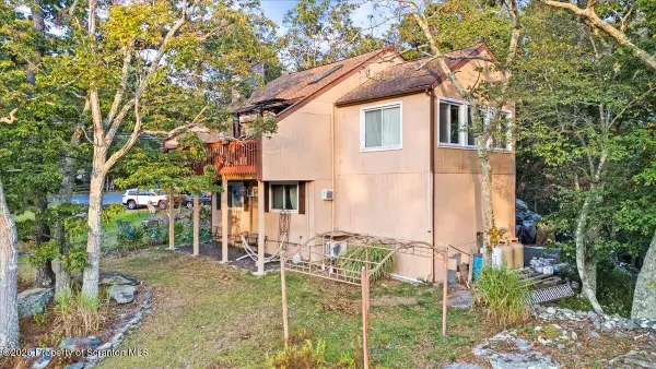 150 Dover Drive, Bushkill, PA 18324