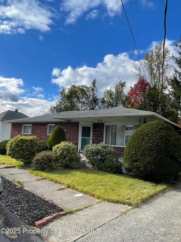 811 Hill Street, Throop, PA 18512