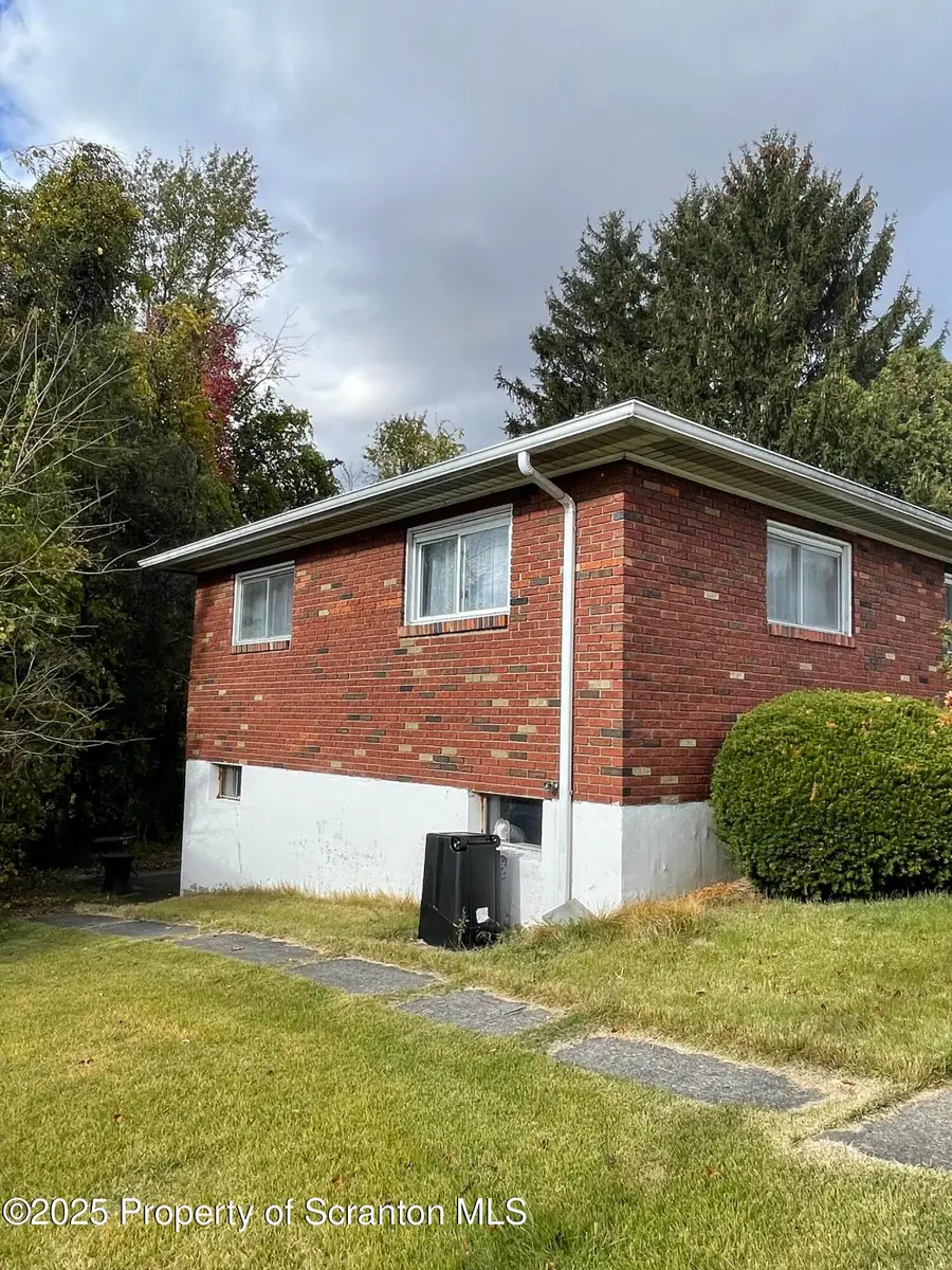 811 Hill Street, Throop, PA 18512 - Image #2