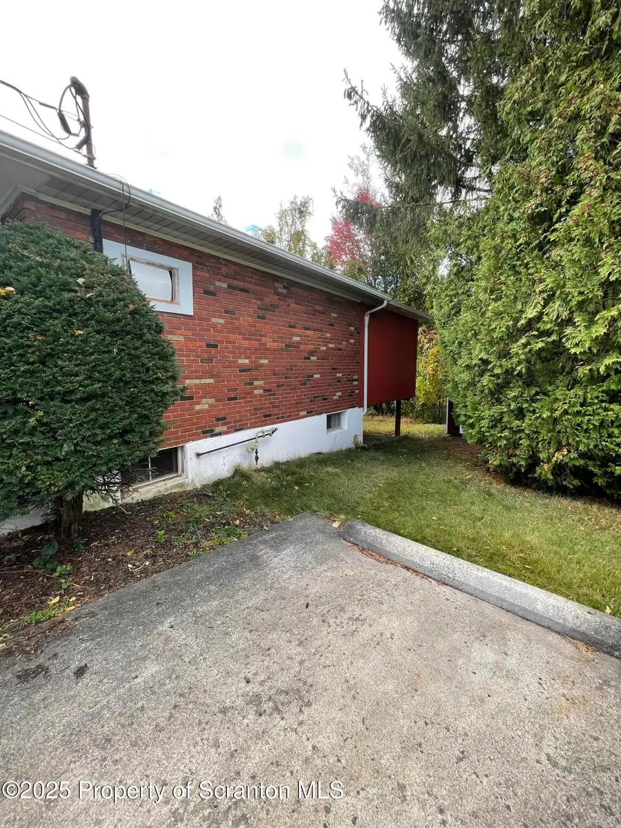 811 Hill Street, Throop, PA 18512 - Image #3