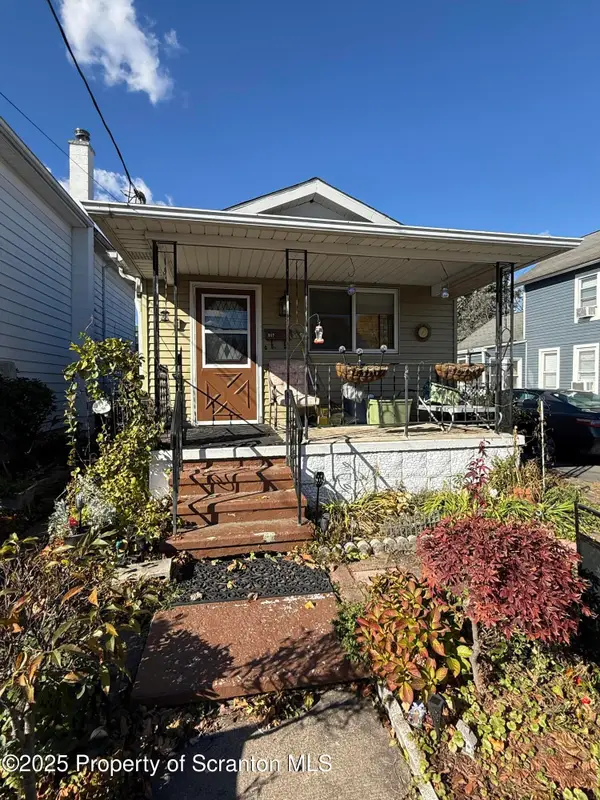 817 Lincoln Street, Dickson City, PA 18519