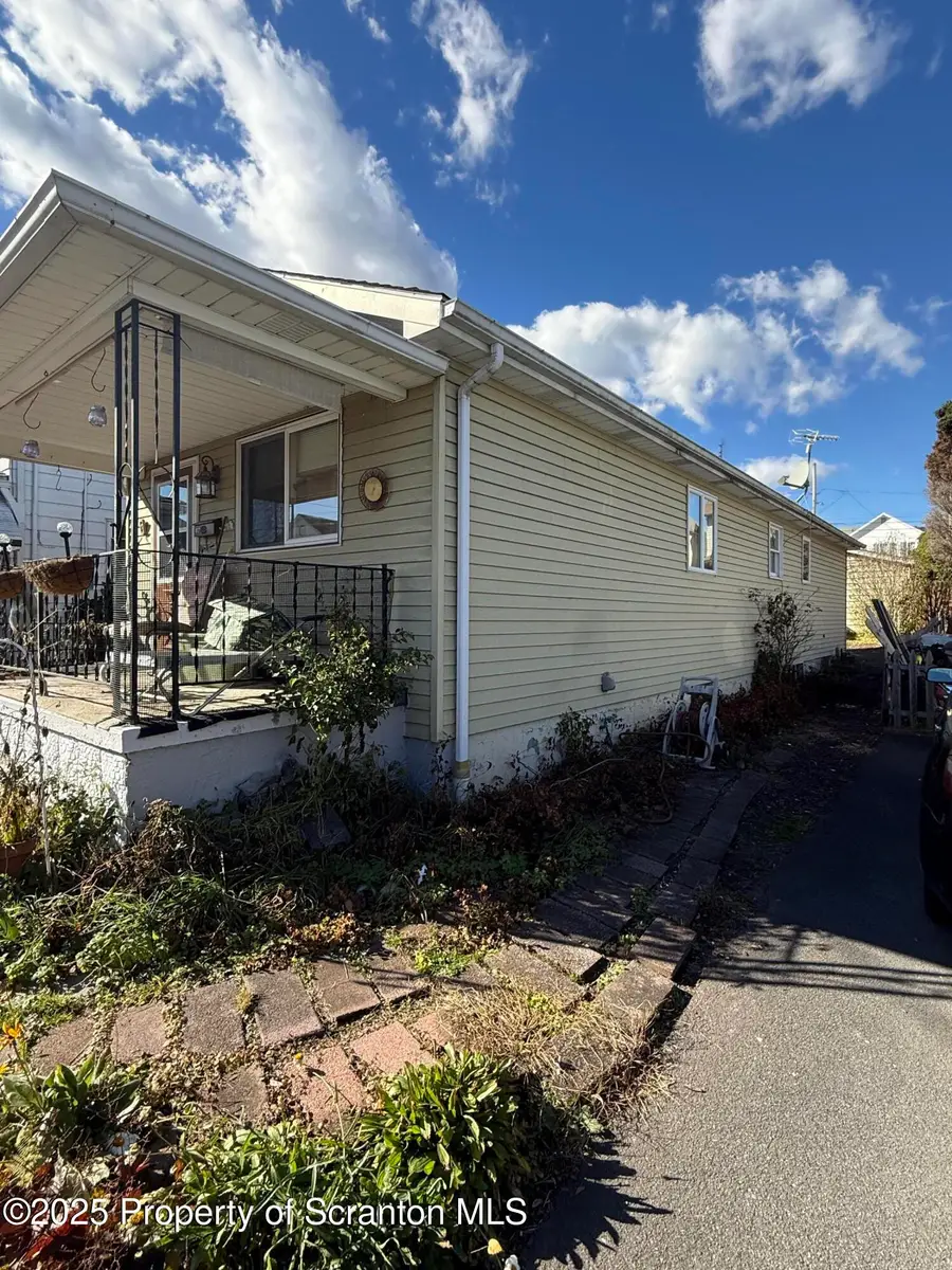 817 Lincoln Street, Dickson City, PA 18519 - Image #2