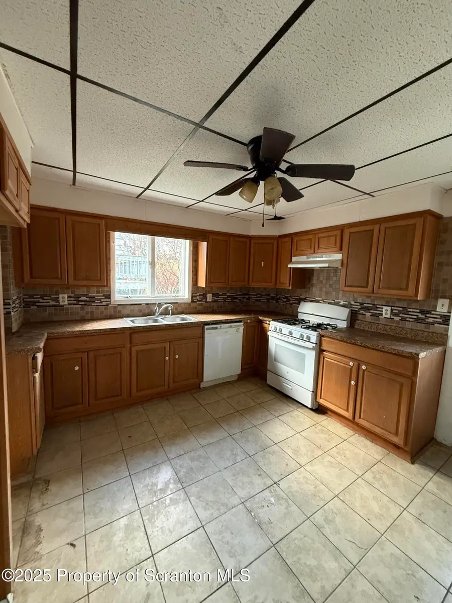 118-120 Madison Avenue, Carbondale Township, PA 18407 - Image #3