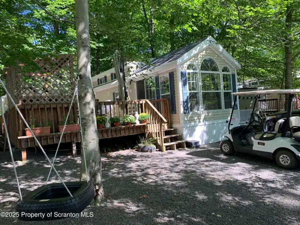 71 Lakeview E, Covington Twp, PA 18424