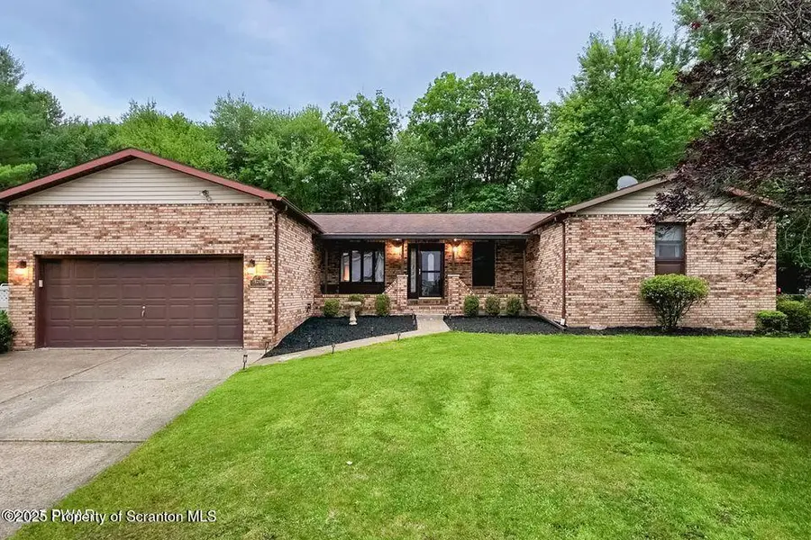 121 Red Coat Lane, Hanover Township, PA 18706 - #2