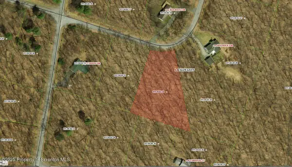 Red Rock Circle, Hawley, PA 18428