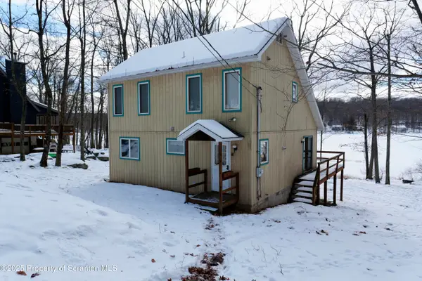 113 E Shore Drive, Hawley, PA 18428