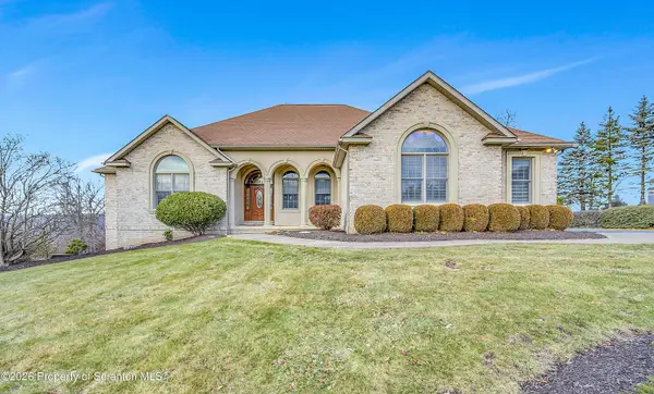 327 Glenmaura Drive, Moosic, PA 18507