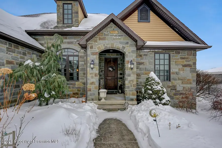 419 Champion Circle, Throop, PA 18512 - Image #2