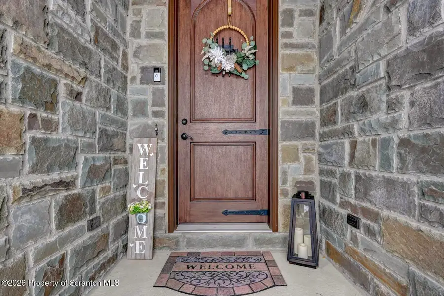 419 Champion Circle, Throop, PA 18512 - Image #3