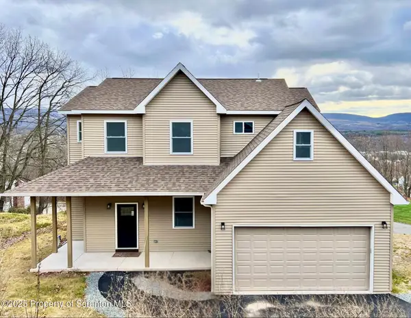 105 Parkdale Drive, Dickson City, PA 18519