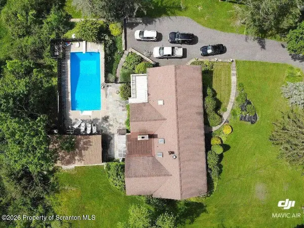 717 N Abington Road, Waverly Twp, PA 18411